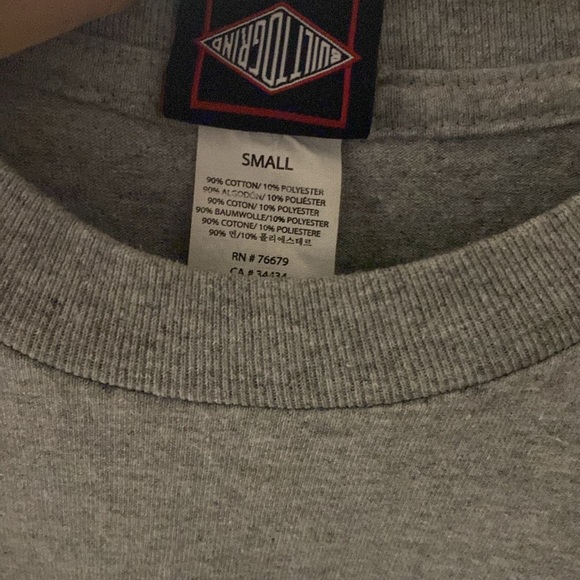 size small independent shirt i guess it’s youth but it fits like an M - Picture 3 of 3